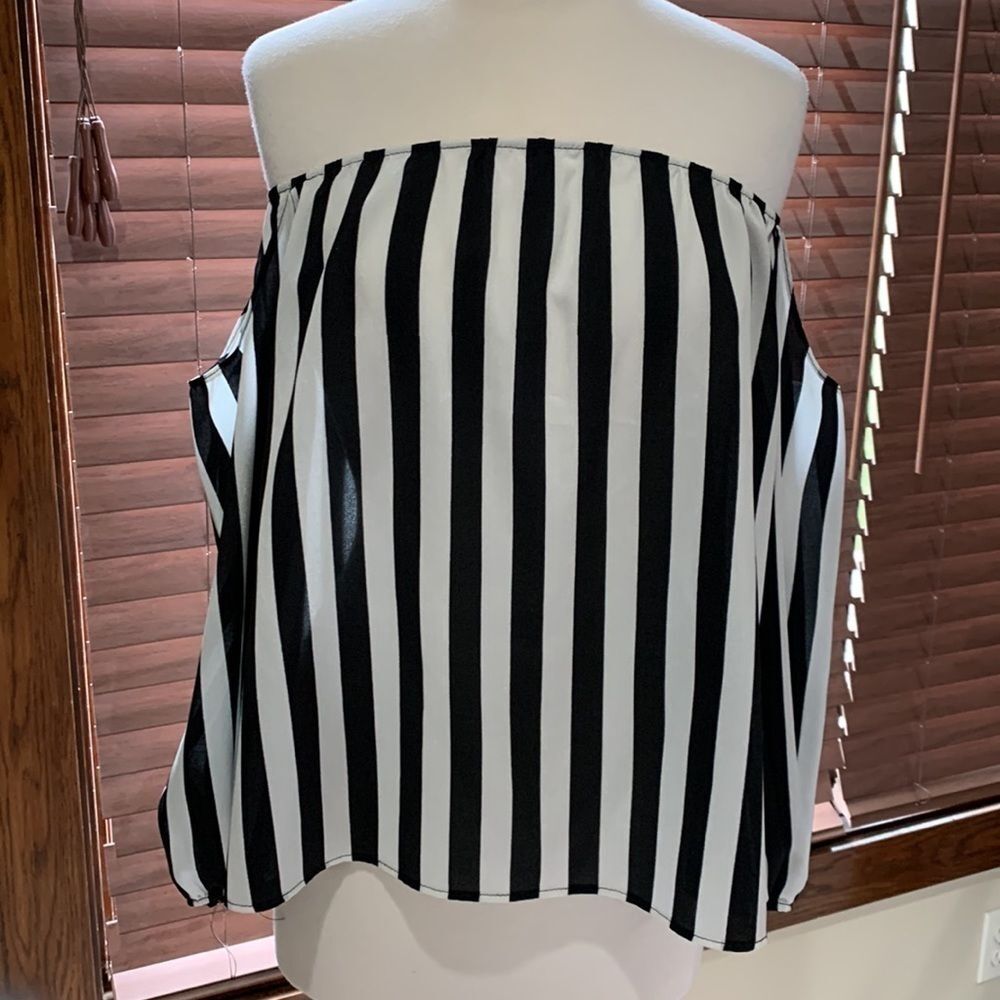 Entro navy and white striped off the shoulder top, Small